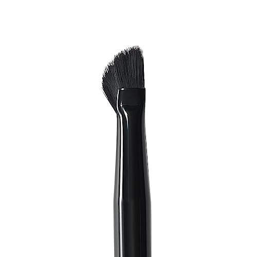 e.l.f. Wing It Curved Eyeliner Brush for Precise Winged Cat-Eye Makeup