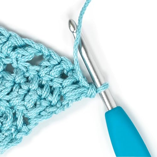 Clover Amour Crochet Hook - 4.5mm (Size 7) - Ergonomic Blue Handle