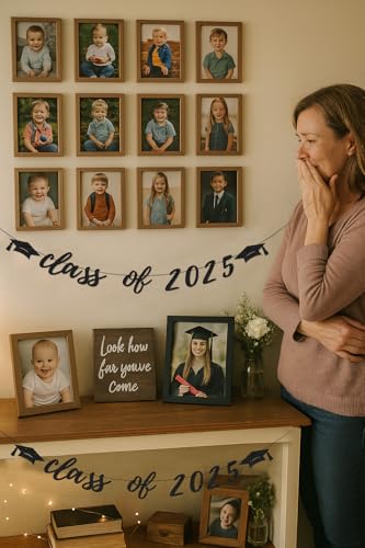 Class of 2025 Graduation Banner - Pre-Strung Glitter Décor
