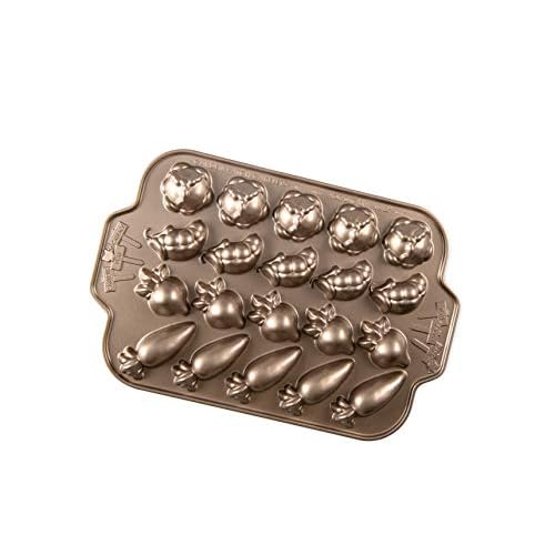 Nordic Ware Garden Patch Pan