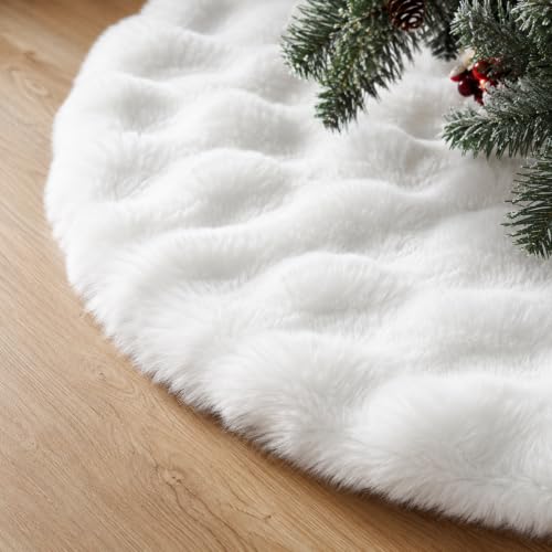 36 Inch White Christmas Tree Skirt with Plush Faux Fur - Festive Holiday Decor
