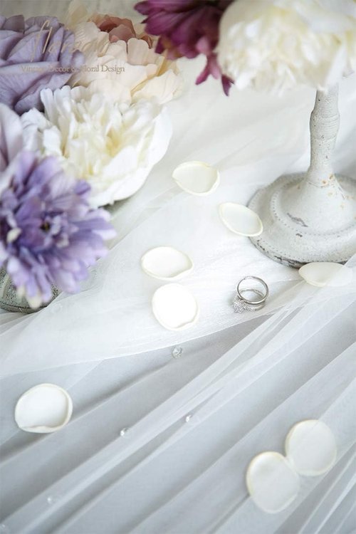 Floroom 300 Pcs Ivory Faux Silk Rose Petals - Perfect for Weddings, Bridal Showers & Table Decor