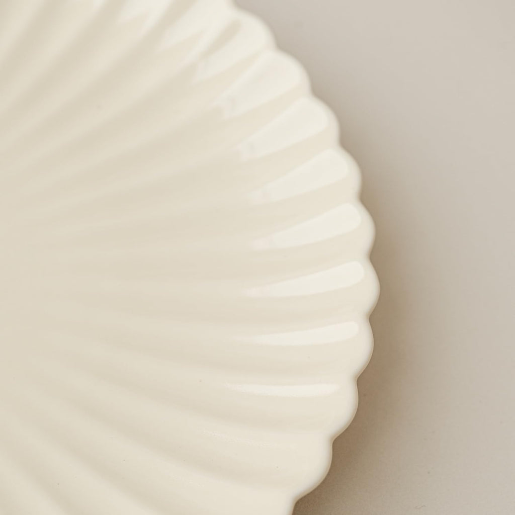 WENSHUO Daisy Plates Set of 6, Chip and Scratch Resistant (Glossy Crème, 10.5 Inch)