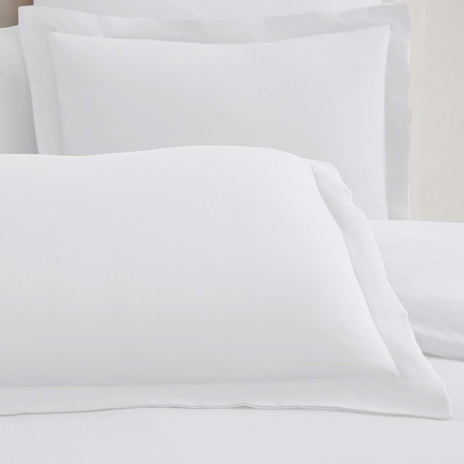 Mellanni Duvet Cover Set - 5-Piece Hotel Luxury Bedding - Extra Soft & Cooling Microfiber | Queen Size, White