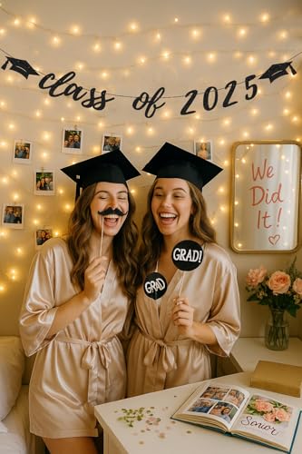 Class of 2025 Graduation Banner - Pre-Strung Glitter Décor