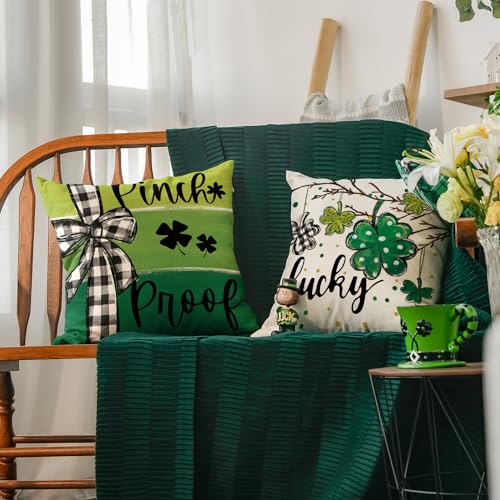 AVOIN colorlife St Patricks Day Clover Throw Pillow Covers - 18" x 18" (Set of 4)