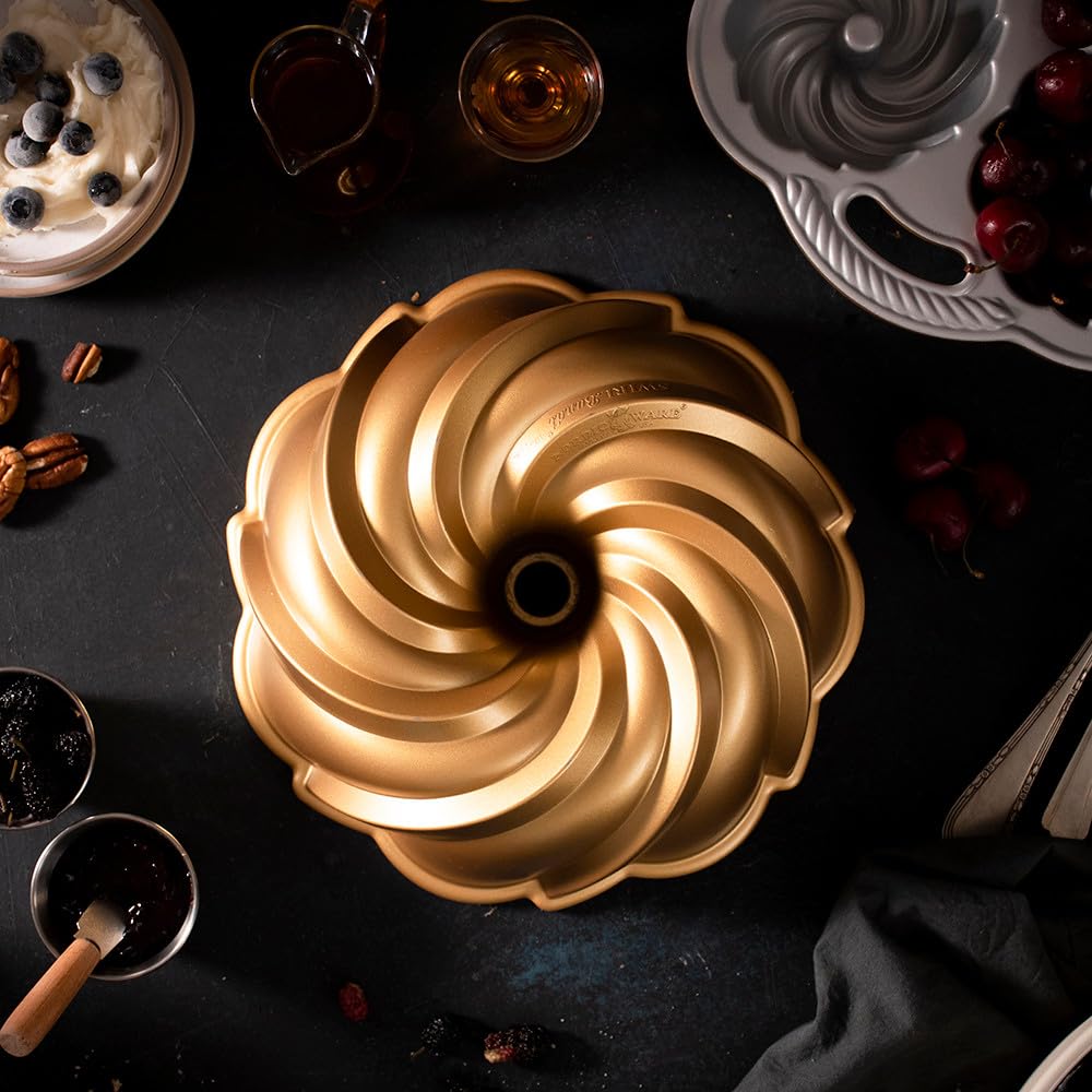 Nordic Ware Swirl Bundt Pan, 10-Cup, Gold