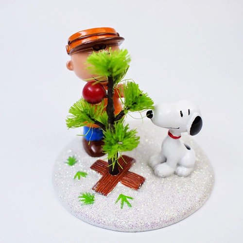 Department 56 Peanuts Charlie Brown & Snoopy Figurine - Hand-Crafted, Hand-Painted 2.76 Inch