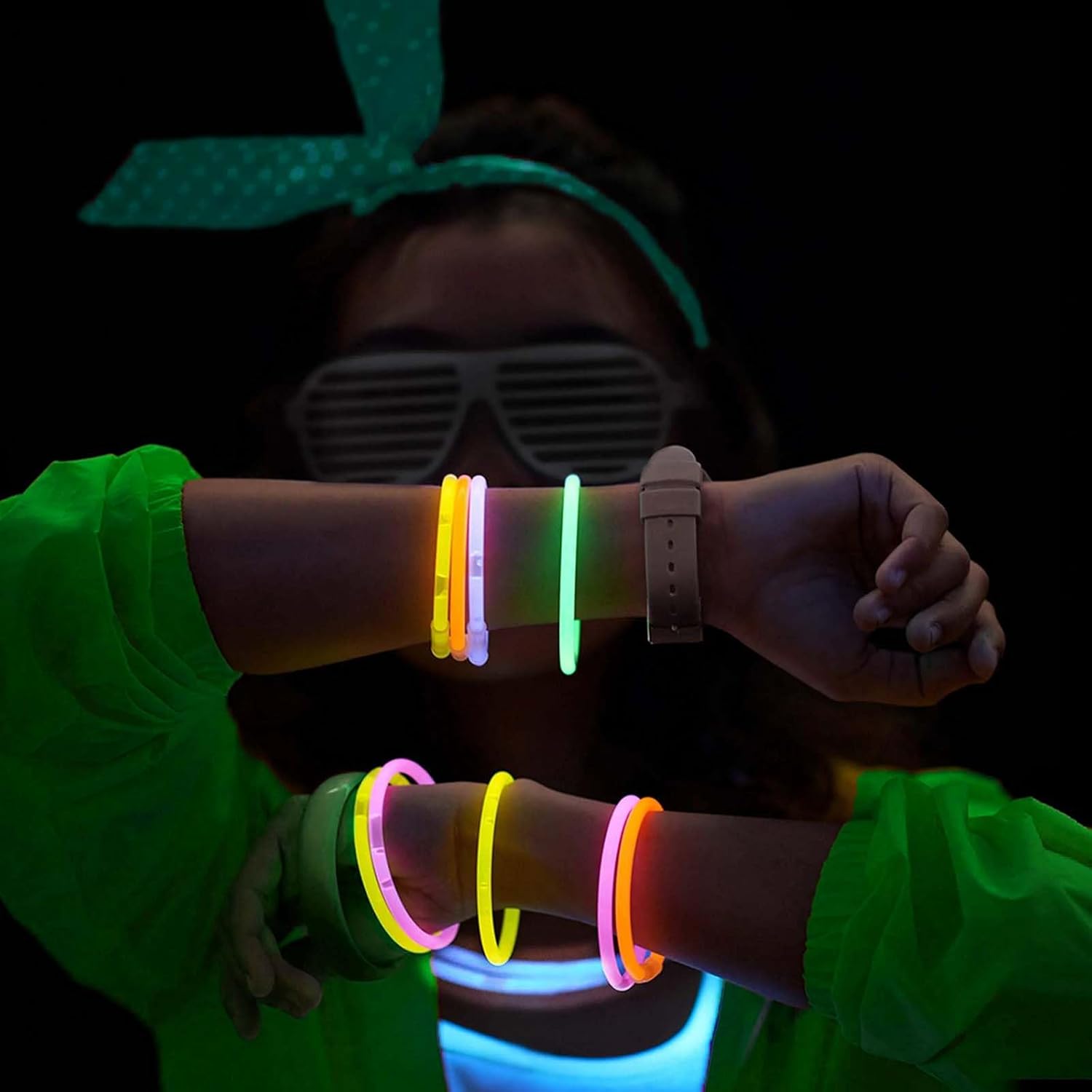 Skiennix Glow Sticks - 100PCS Bulk Party Pack | 8” Glow In The Dark Bracelets for Kids & Camping