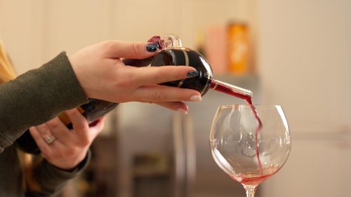 IL PICCOLO SOMMELIER - Wine Aerator - Hand-Blown Glass Pourer Spout with Stand & Corks - Wine Aerator Decanter and Stopper Set for Red, White & Rosé