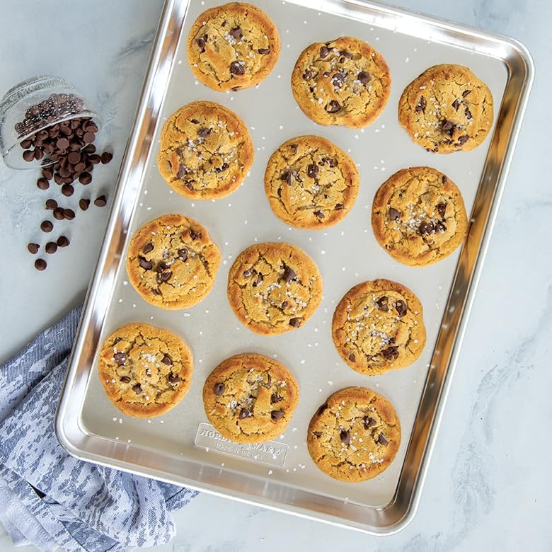 Nordic Ware Naturals Half Sheet Pan with Lid - Durable Bakeware for Easy Cooking and Storage