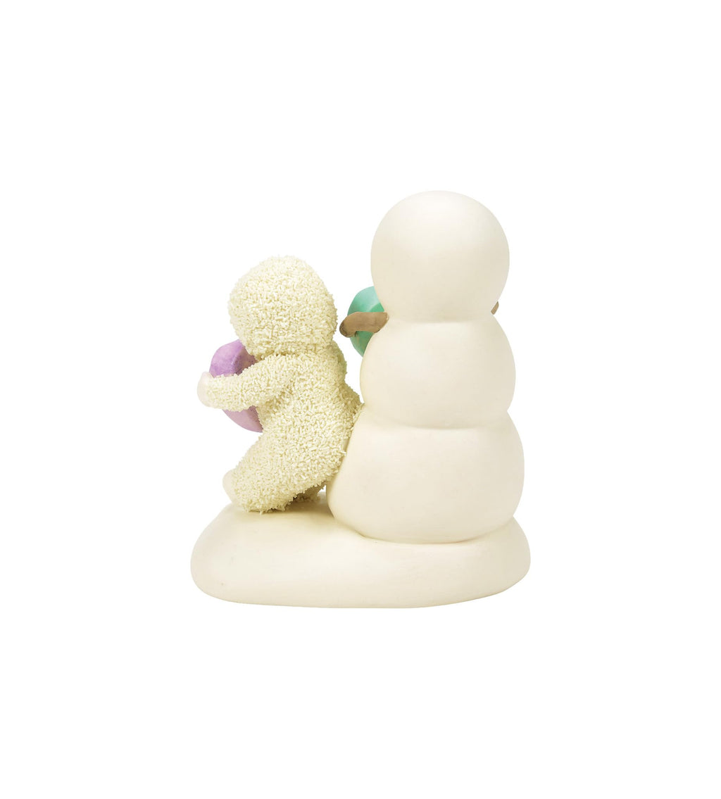 Department 56 Snowbabies Sweethearts Snowman and Snowbaby Holding Candy Hearts Figurine, 4.17 Inch, Multicolor