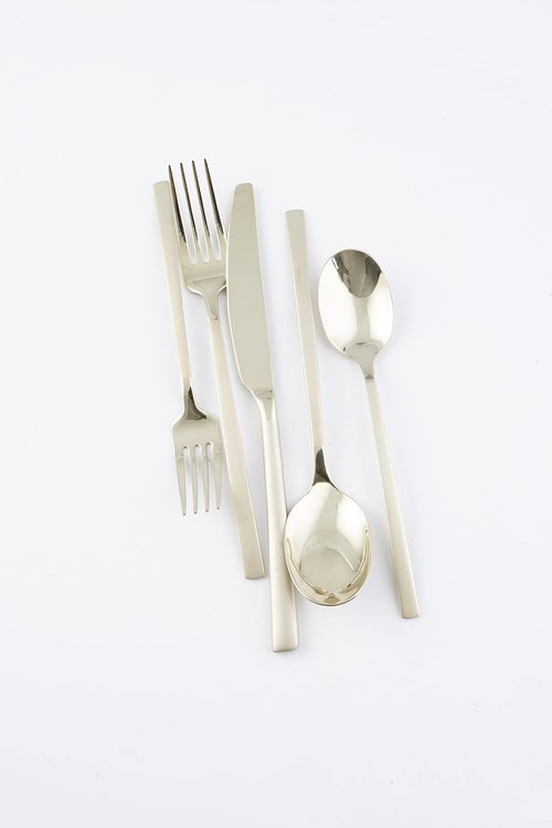 Cambridge Silversmiths Beacon Champagne Sand Mirror 20-Piece Flatware Set, Service for 4