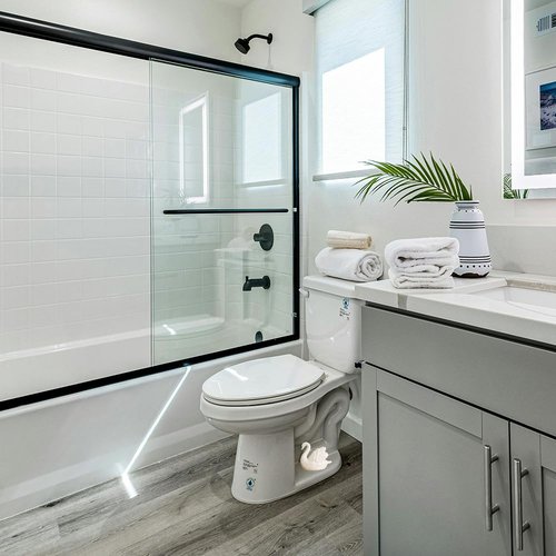 2PCS Toilet Bolt Covers Decorative, Ceramic Toilet Bolt Caps Decorative, Funny Toilets Screw Cover Caps, Lovely Swan Toilets Bowl Bolt Covers, Easy Installation Bathroom Accessories (White)