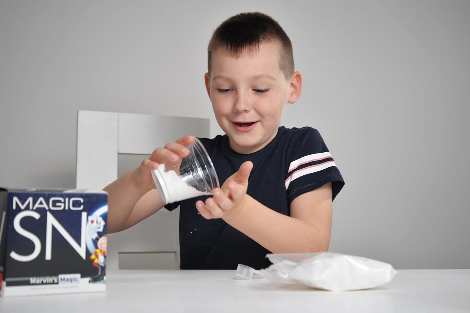 Marvin's Magic - Fluffy Snow Powder - Creates Realistic White Snow for Play & Decorations - Expands 100x