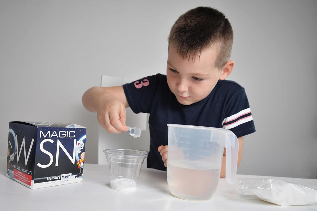 Marvin's Magic - Fluffy Snow Powder - Creates Realistic White Snow for Play & Decorations - Expands 100x