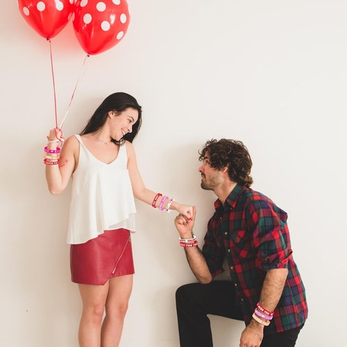 Moon Boat 144PCS Valentine's Day Silicone Bracelets Bulk Pink Red Love Heart Rubber Wristbands for Adults Valentines Wedding Party Decorations