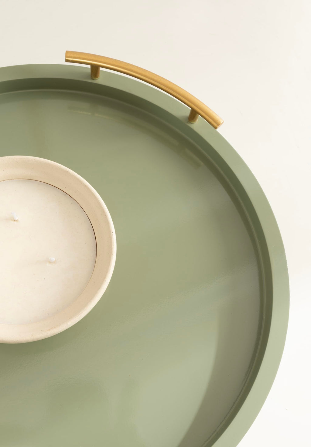 Kate and Laurel Halsey Decorative Wooden Round Tray with Polished Metal Handles, 16 Inch Diameter, Sage Green and Gold, Modern Glam Circle Serving Tray for Use as Ottoman Topper or Coffee Table Accent