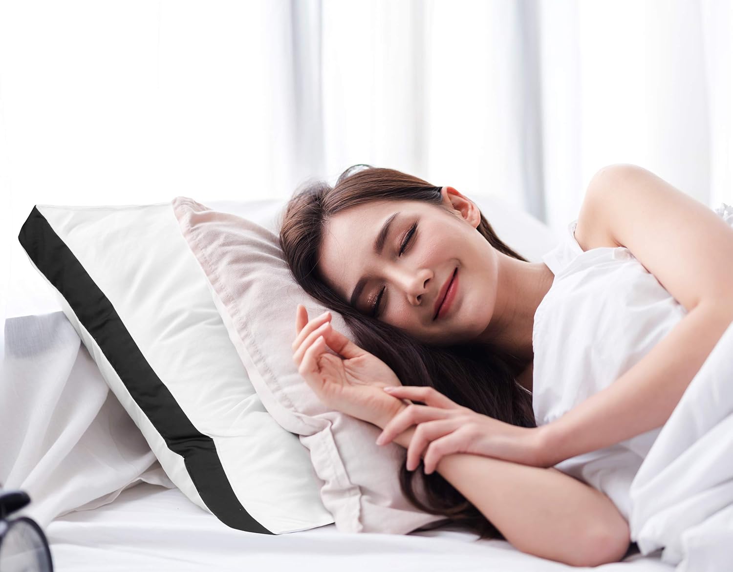 Utopia Bedding Queen Size Bed Pillows - Soft & Fluffy Down Alternative, Cooling Gusseted Set of 2 (Black)