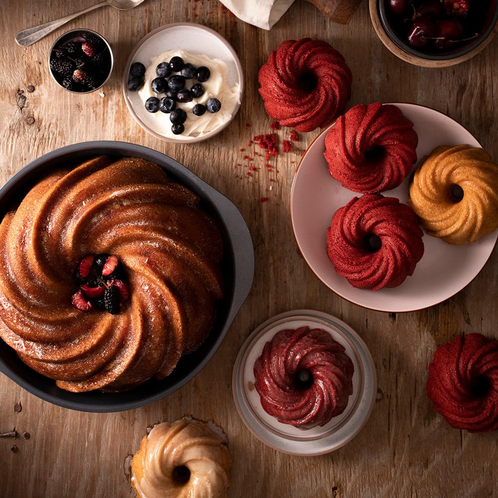 Nordic Ware Swirl Bundt Pan, 10-Cup, Gold