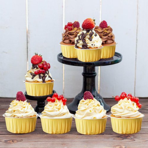 200Pcs Round Aluminum Baking Cake Pans with Clear Plastic Lids, Foil Pie Tin Tart Pans Disposable Ramekins Browni Baking Cups Dessert Cups for Wedding Birthday Party,5oz Gold