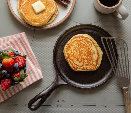 Lodge Cast Iron Cookware Set - Pre-Seasoned Skillets, Griddle & Dutch Oven - 5-Piece PFAS-Free Kitchen Essential