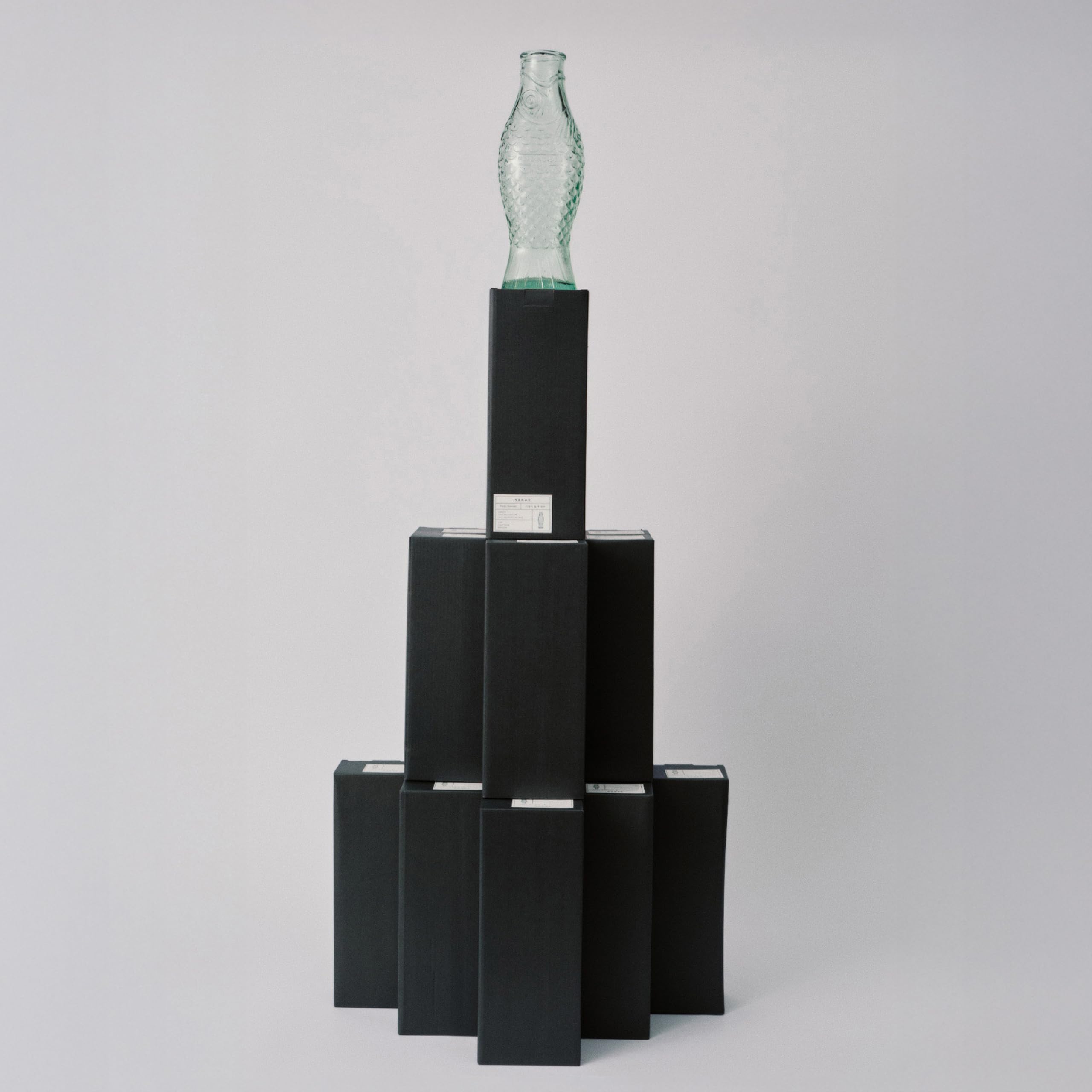 Serax Glass Water Pitcher | Fish & Fish glassware by Paola Navone | Wine Carafe Decanter 28.74 fl oz | Clear Green Bottle Container for hot & cold Drinks | Fridge Beverage Dispenser, Suitable as Vase
