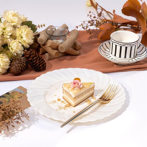 U-QE 100 Count 9 Inch Ivory Plastic Plates for Party - Scalloped Disposable Dinner Plates - Premium Hard Fancy Disposable Heavy Duty Party Supplies for Birthdays, Celebrations, Weddings and Events