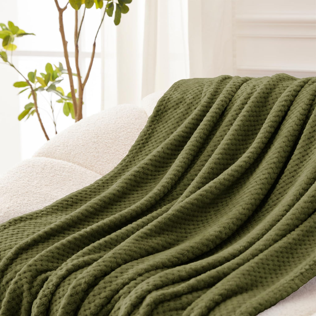 Exclusivo Mezcla Fleece Throw Blanket Extra Large, Super Soft and Warm Blankets for Couch, Sofa and Bed Waffle Textured, Cozy, Fuzzy and Lightweight (Olive Green, 50x70 Inches)