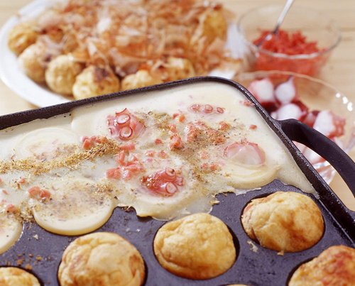 IPPINKA Japanese Cast Iron Takoyaki Grill Pan, 16 Holes, Made in Japan, Compatible with Gas Stoves and Induction Safe