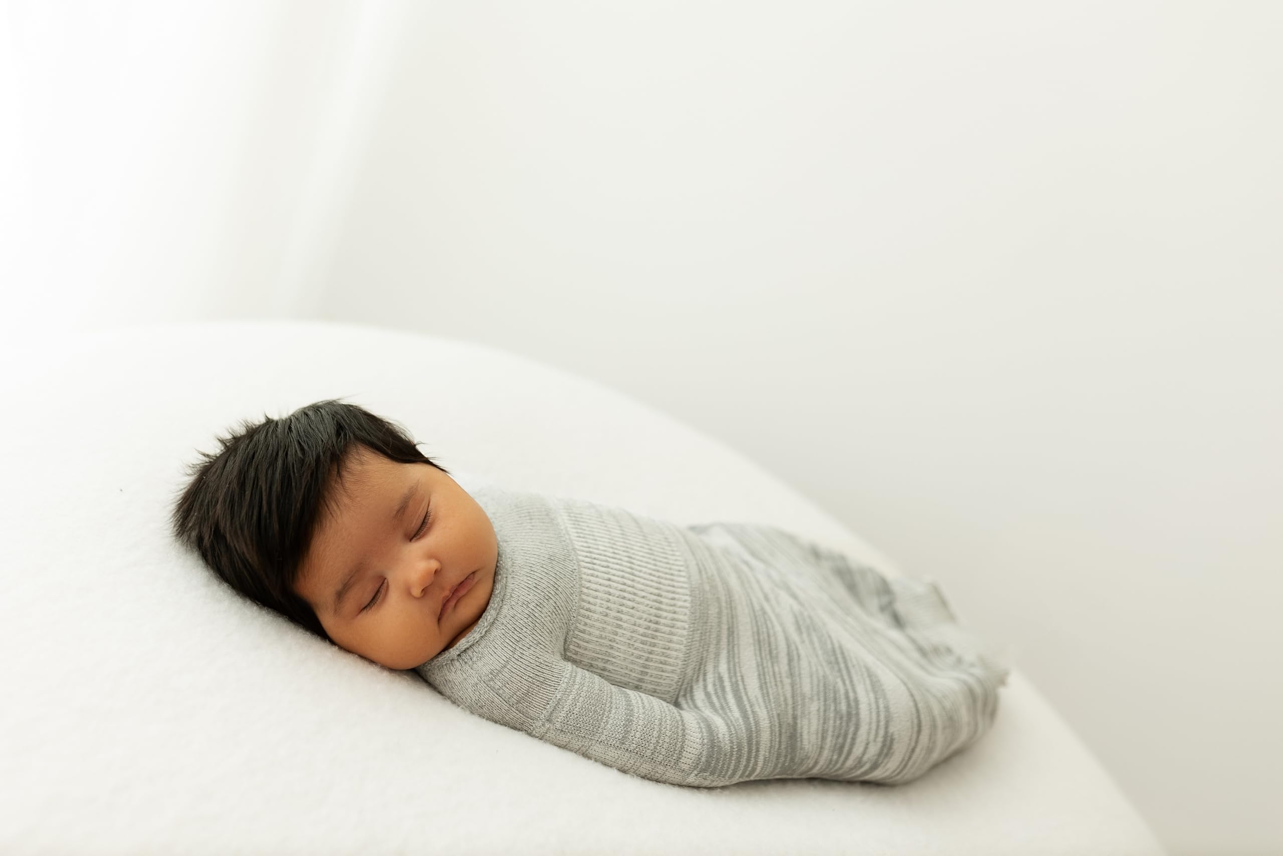 Swaddelini Swaddle Sleep Sack, Easy-to-Use Baby Sleep Sack, Helps Babies Sleep Longer, 0-3 Months, 6-12 Pounds, Grey