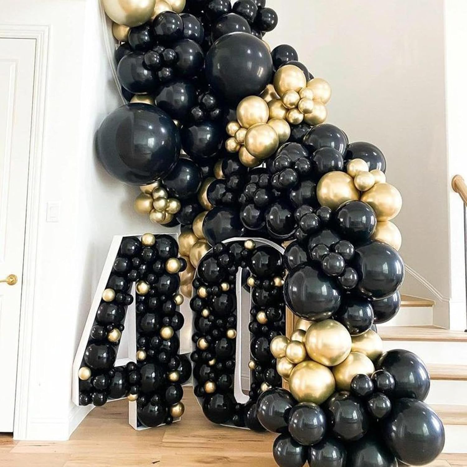 PartyWoo Black and Gold Balloon Arch Kit - 140pcs in Various Sizes for Birthday, Graduation & Events
