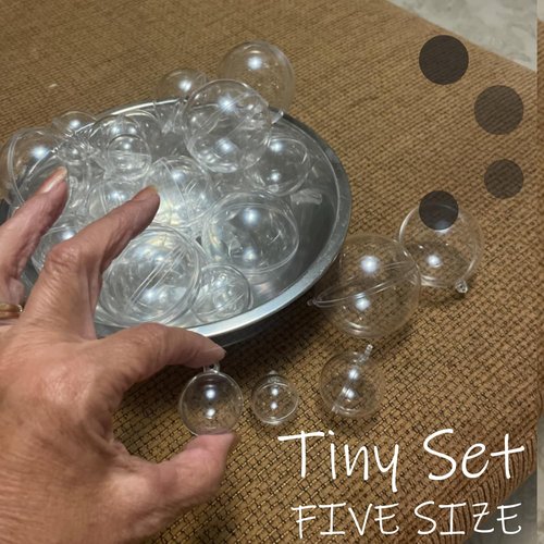40pcs Clear Plastic Fillable Ornaments,Transparent DIY Craft Ball, Tiny Clear DIY Christmas Ornament 5 Different Sizes for Wedding,Party,Home Decor (25mm+30mm+40mm+50mm+70mm)