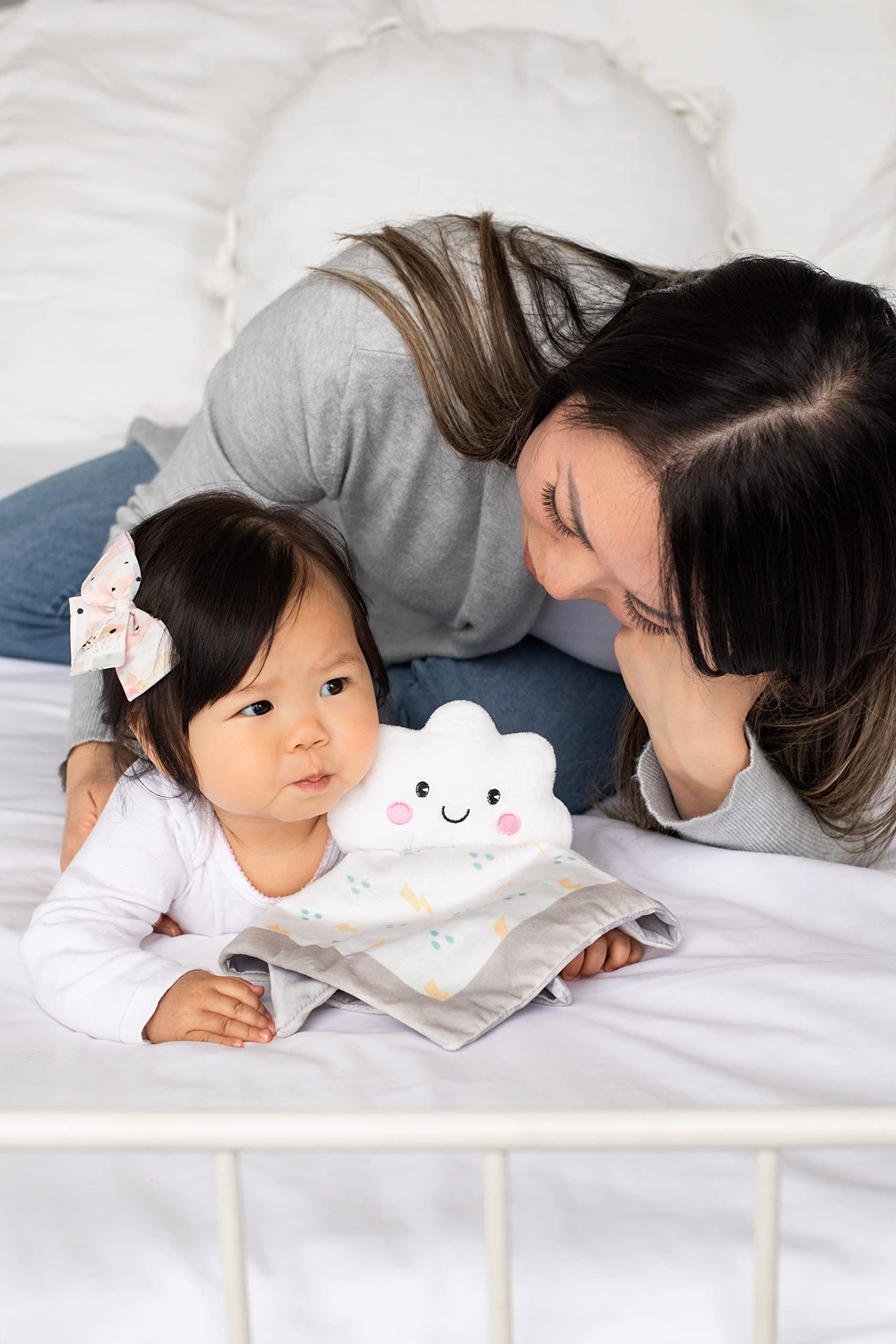 Pearhead Cloud Baby Security Blanket, Soft White Lovey for Newborns & Toddlers, Plush Snuggle Toy for Spring & Newborn Gifting, Gender-Neutral Baby Comfort Lovie