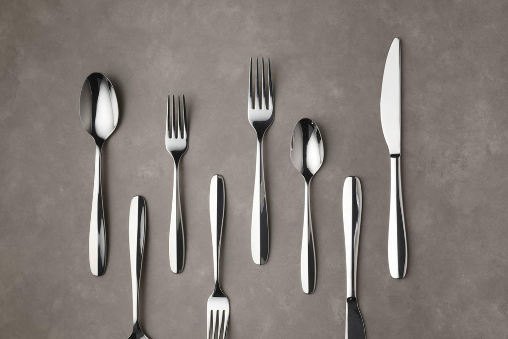 Oneida Silverware Set, Oakwood 20 Piece Everyday Flatware Set, Service For 4, 18/0 Stainless Steel, Dishwasher Safe, Cutlery Sets, Kitchen Utensils Sets, Knives Spoons And Forks (Silver, 20 Pieces)