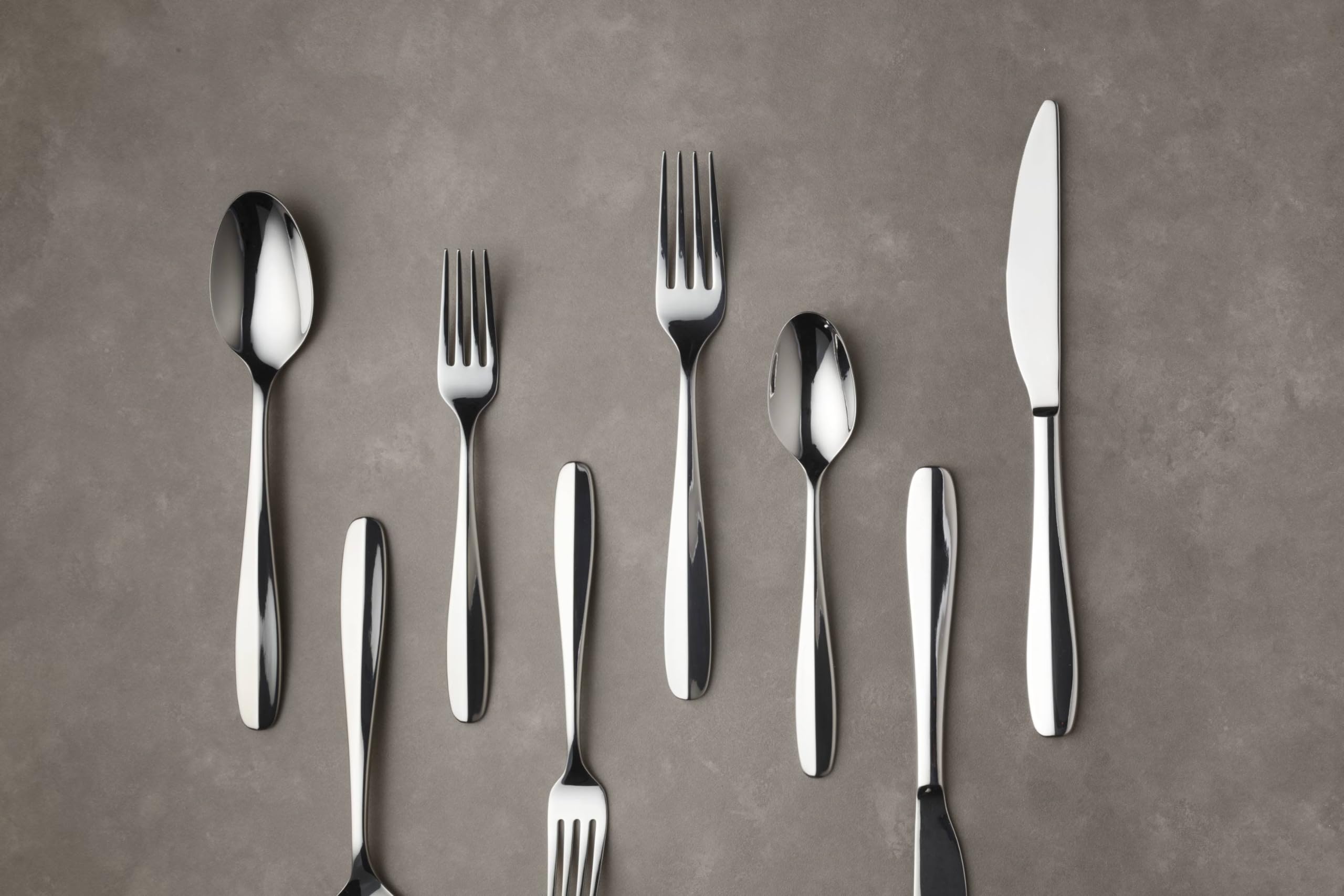 Oneida Silverware Set, Oakwood 20 Piece Everyday Flatware Set, Service For 4, 18/0 Stainless Steel, Dishwasher Safe, Cutlery Sets, Kitchen Utensils Sets, Knives Spoons And Forks (Silver, 20 Pieces)
