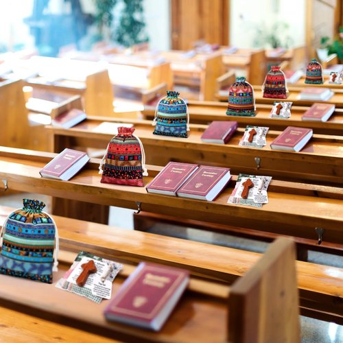 Breling 18 Pcs Mini Prayer Quilt with Cross and Drawstring Bag Inside Handmade Scripture Pocket Prayer Quilt Christian Gifts for Women for Easter Friends Father Family Pastor Appreciation