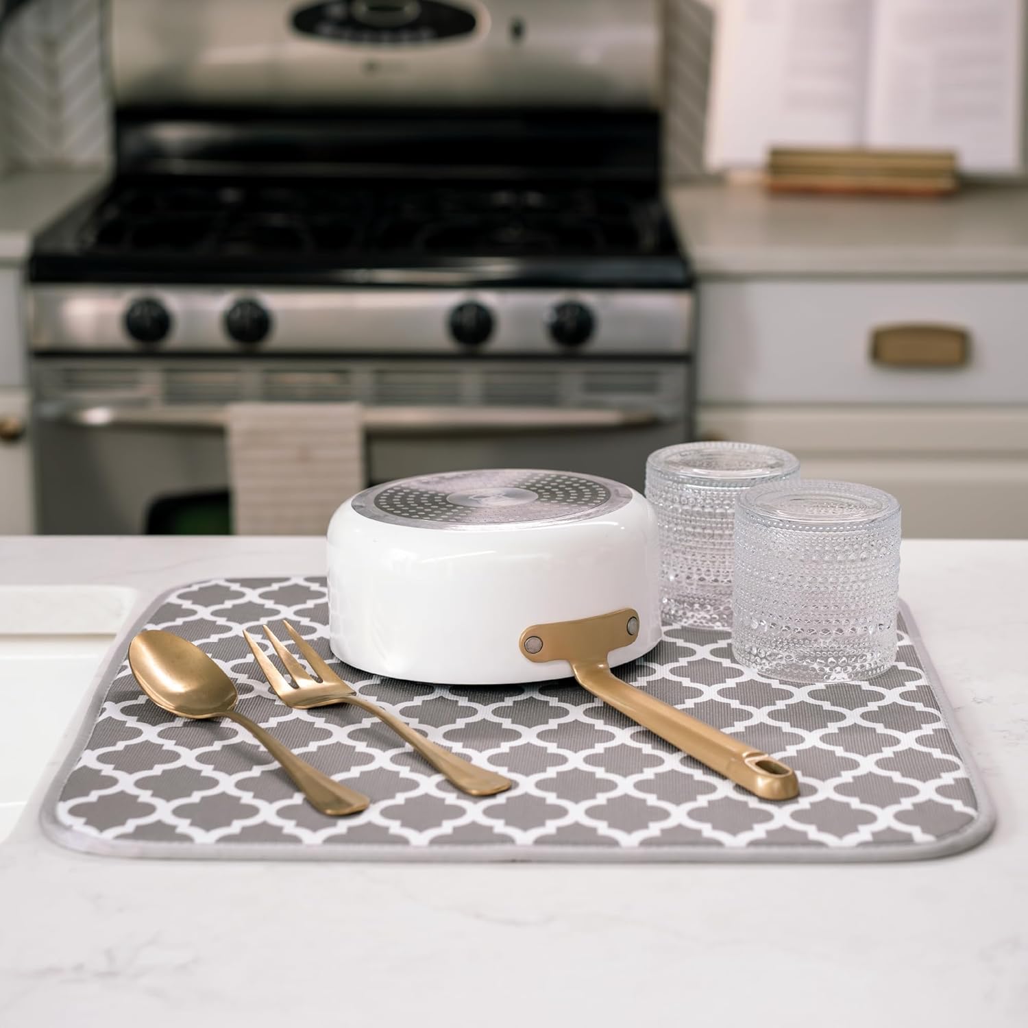 S&T INC. Dish Drying Mat - Absorbent Microfiber Kitchen Counter Pad, 16” x 18”, Large White Trellis