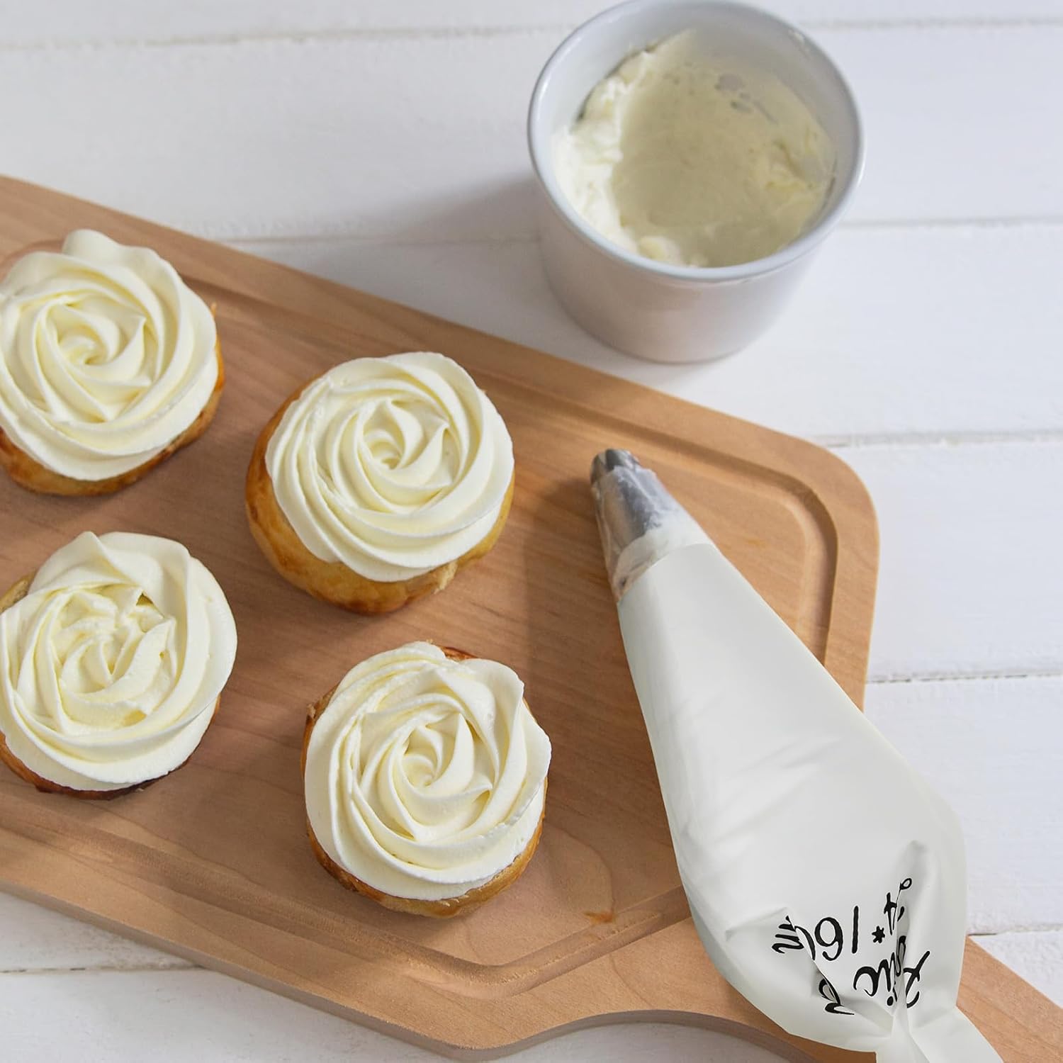 Nuogo Reusable Piping Pastry Bags - 24 Inch Large Canvas for Cake Decorating & Icing | 4 Pack