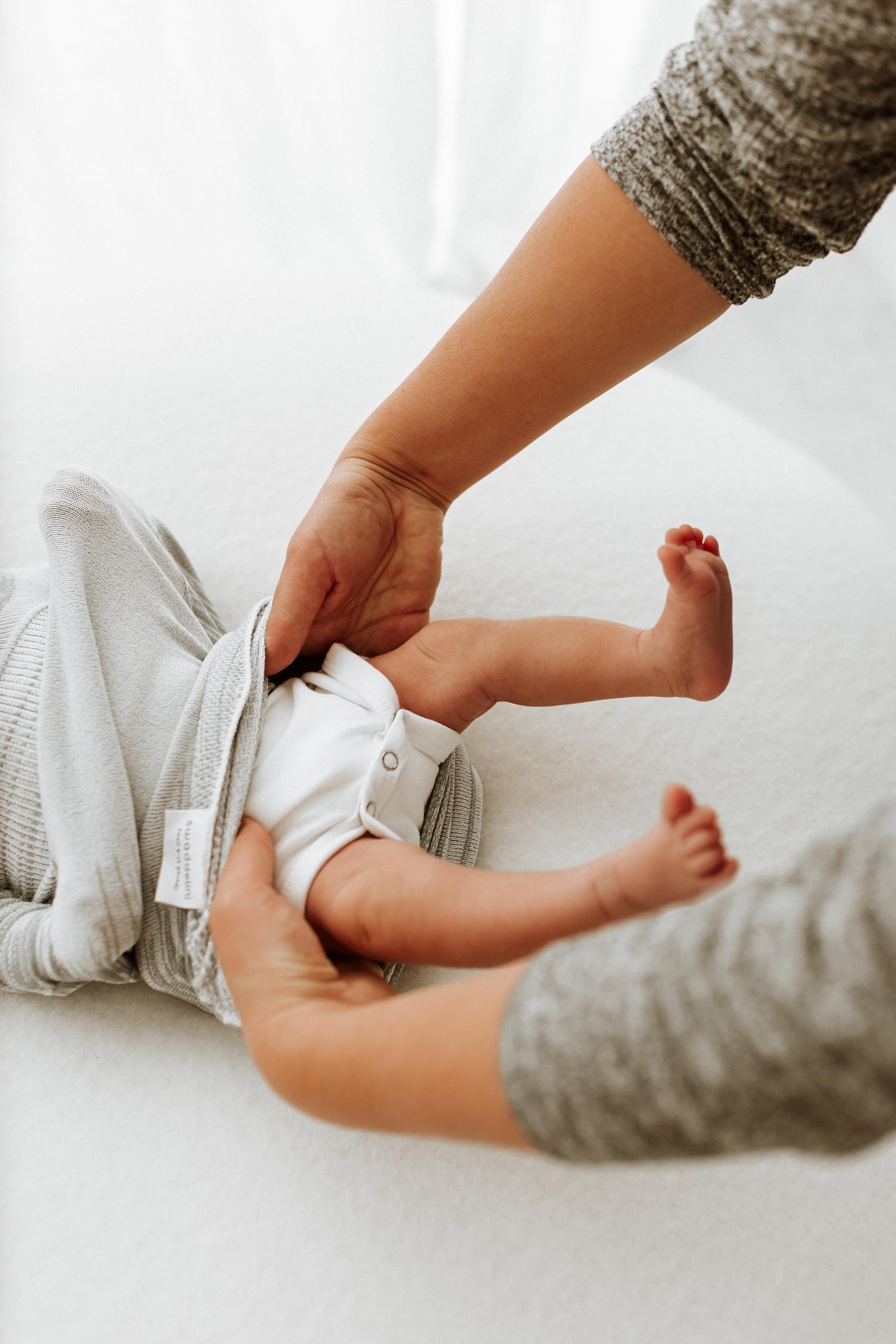 Swaddelini Swaddle Sleep Sack, Easy-to-Use Baby Sleep Sack, Helps Babies Sleep Longer, 0-3 Months, 6-12 Pounds, Grey