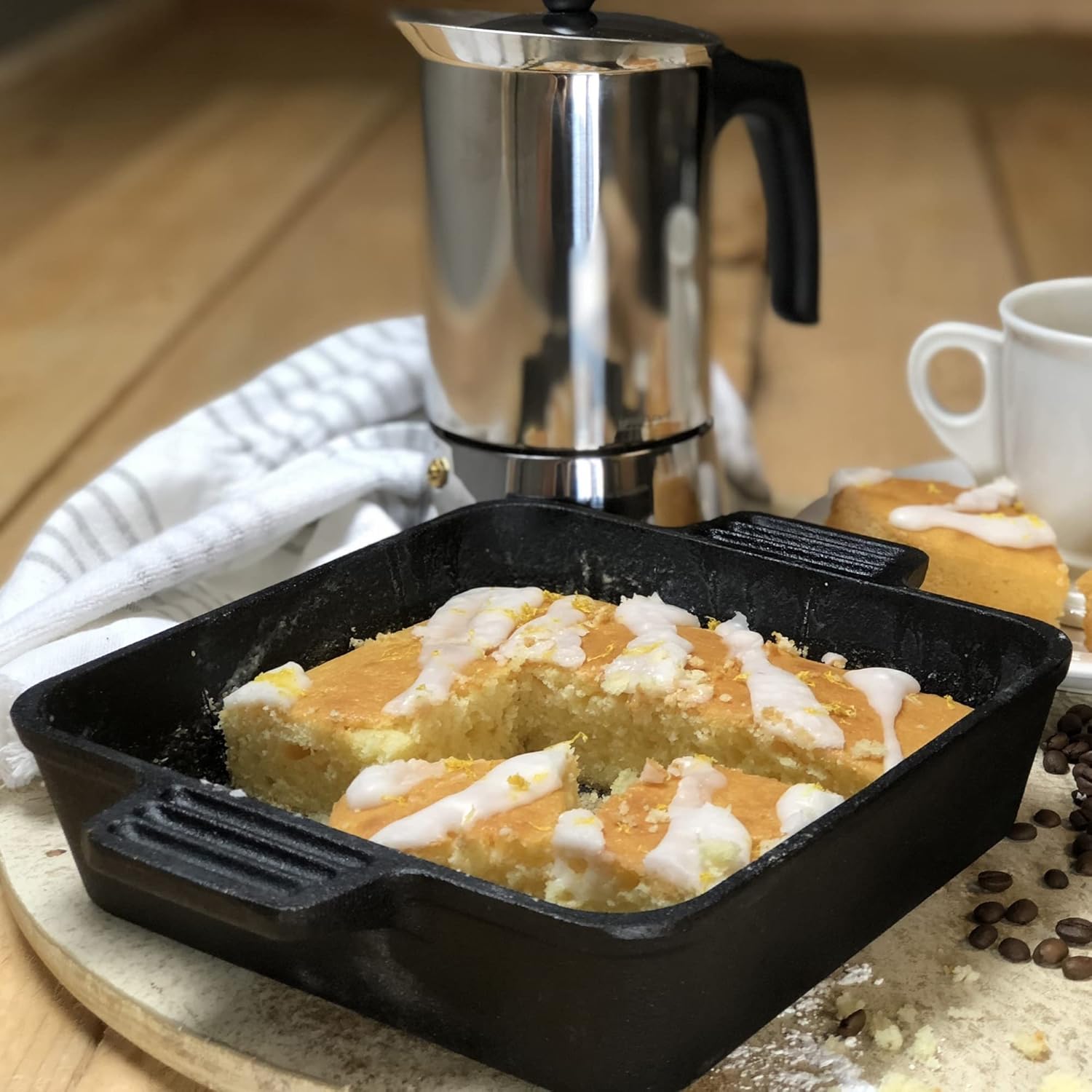 Bayou Classic 7472 Cast Iron Square Cake Pan - Perfect for Cornbread, Biscuits & Deep Dish Pizza