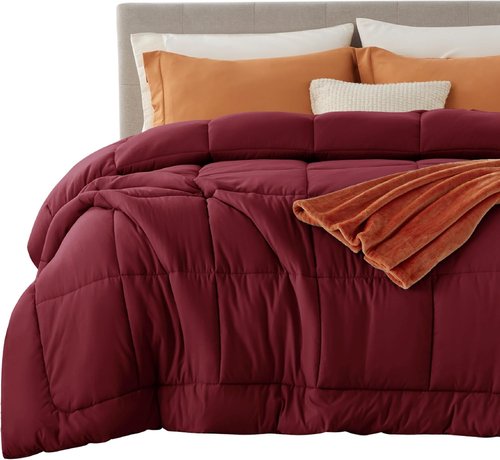 Bedsure Comforter Duvet Insert - All-Season King Size Quilted Down Alternative Blanket, Red 90 x 102 Inches