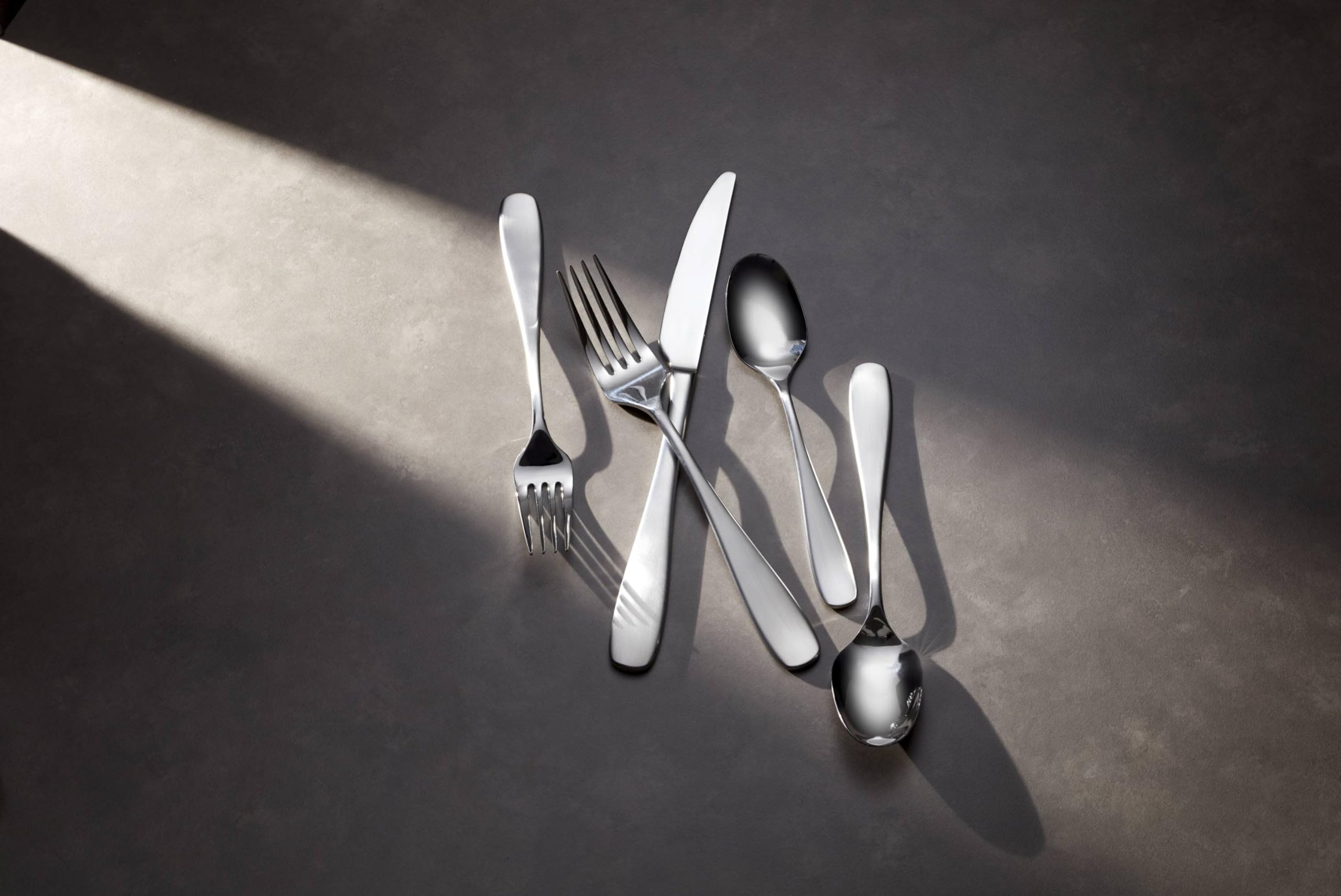 Oneida Silverware Set, Peyton 42 Piece Everyday Flatware Set, Service For 8, 18/0 Stainless Steel, Dishwasher Safe, Cutlery Sets, Utensils Sets, Knives Spoons And Forks, Serving (Silver, 42 Pieces)