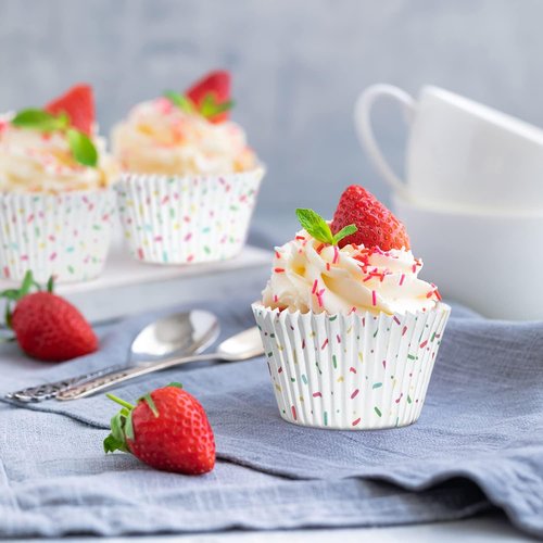 Gifbera Candy White Cupcake Liners - Odorless Greaseproof Baking Cups, 200-Count Pack