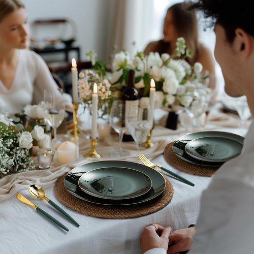 Bestluck 100 PCS Green Gold Plastic Plates, 7 inch Green Disposable Plates for Party, Disposable Dessert Plates for Party, Graduation, Birthday, Wedding