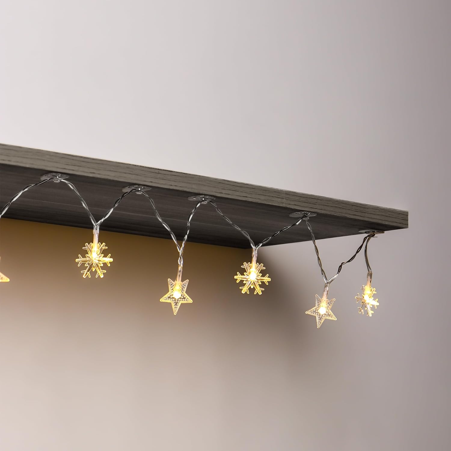 MOVELYST Mini Clear Light Clips - 100 Damage-Free Indoor Wall Hooks with 120 Adhesive Strips for Easy Christmas Decoration