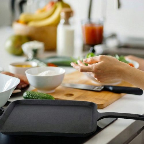 Ferrochef 12 Inch Cast Iron Square Griddle, Seasoned Flat Skillets with Ring Handle, Cast Iron Square Griddle Pan for Stove Top, Stylishly Designed &heat Resistant for Kitchen Cooking