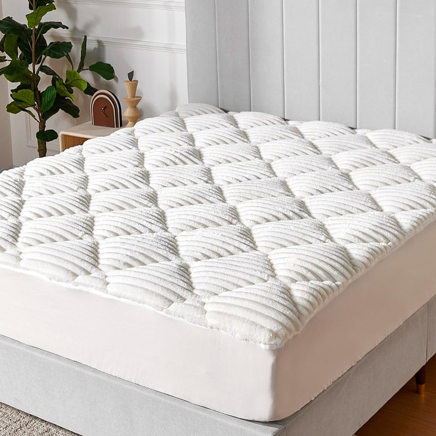 Novilla Fleece Mattress Topper Queen, Warm Sherpa Mattress Pad, Cloud-Like Soft Bed Cover for Winter, Deep Pocket fits up to 21", Machine Washable