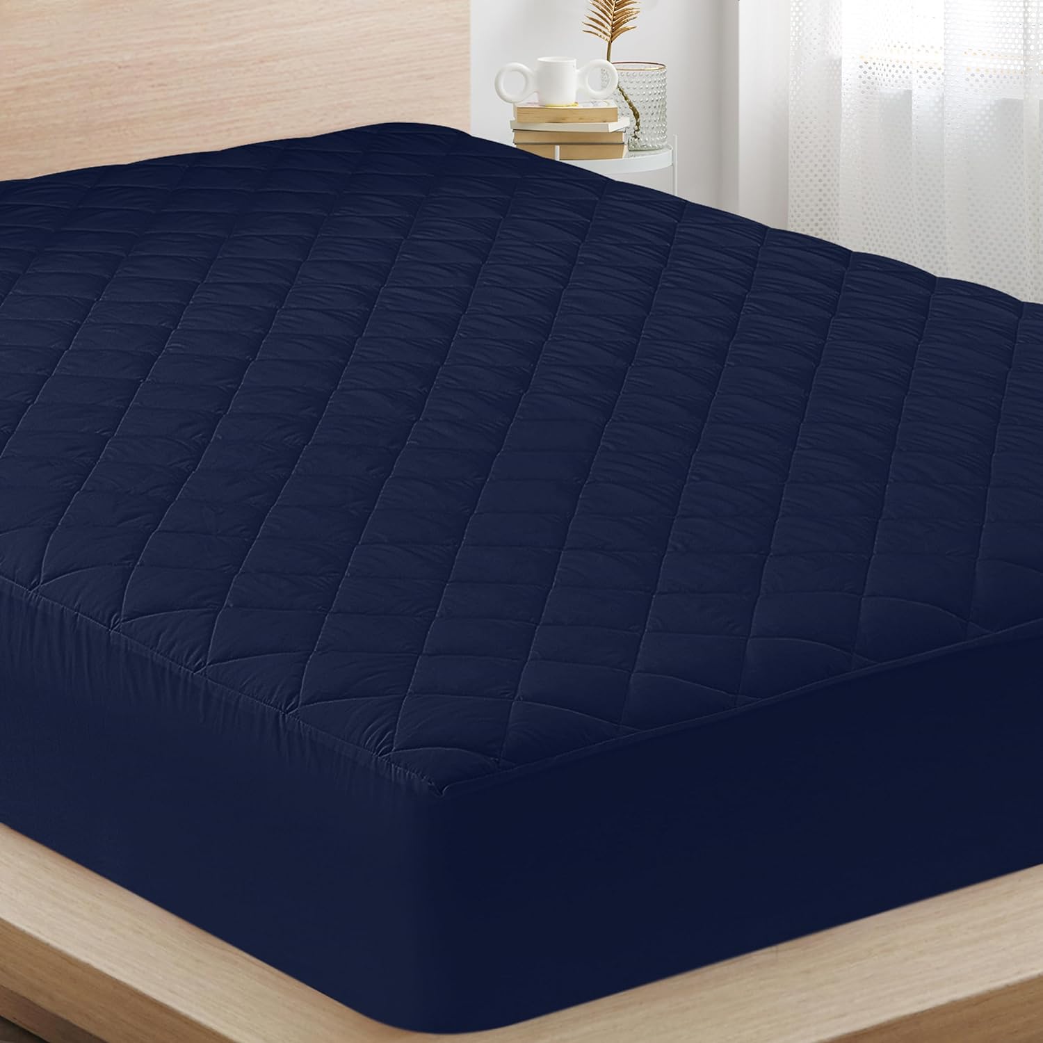 Utopia Bedding Quilted Fitted Mattress Pad - Queen Size Deep Pocket Protector | Machine Washable (Navy)