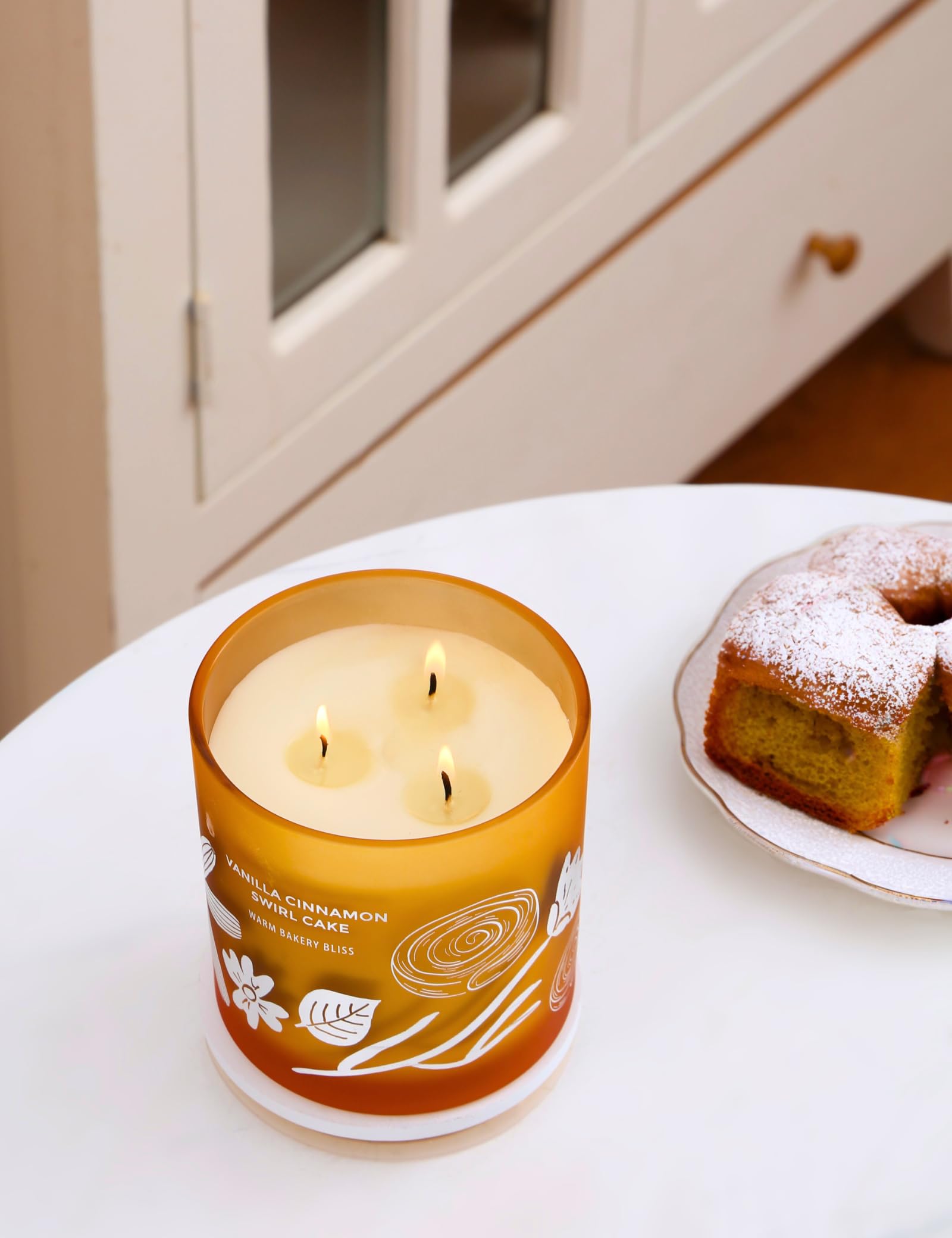 Vanilla Cinnamon Swirl Cake Candle, 14.5oz Large 3-Wick Soy Scented Candles for Home, Warm Bakery Scent, Long Lasting Aromatherapy Candle, Gift for Women & Men